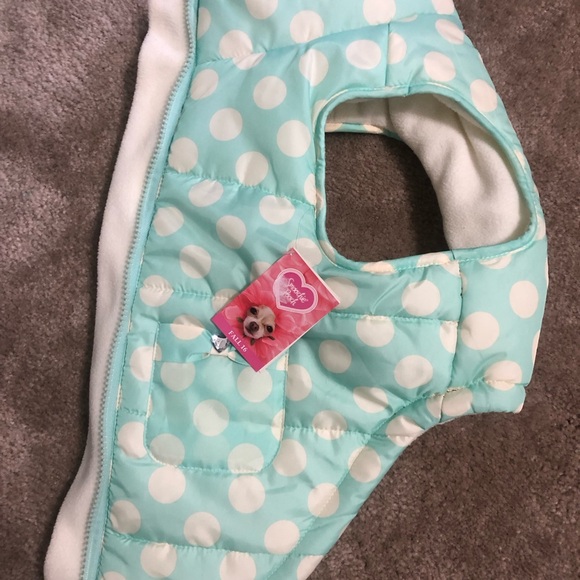 Very warm dog jacket w/top zipper and tags never been worn - Picture 2 of 3